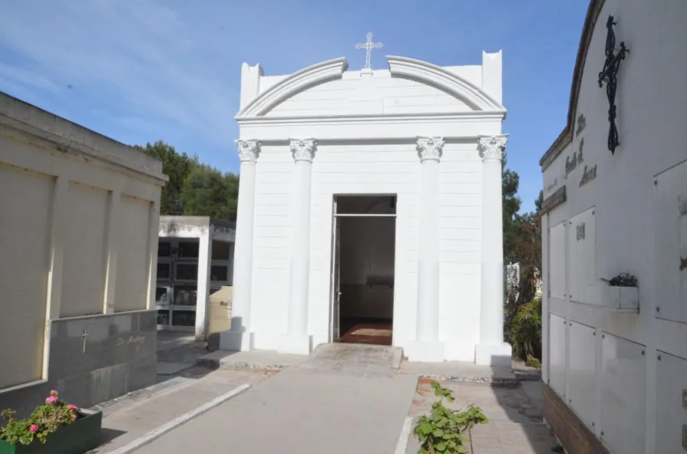 El libro de muertes y el cementerio son un archivo histórico con valor patrimonial 