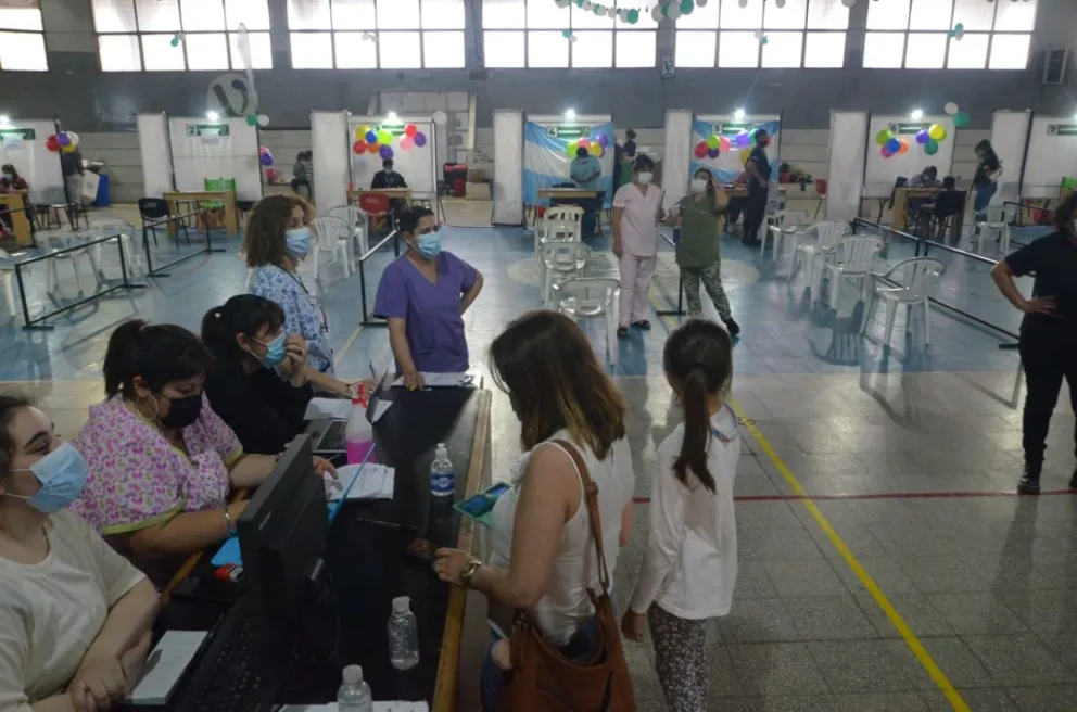 Pediatras locales celebran la vacunación a menores
