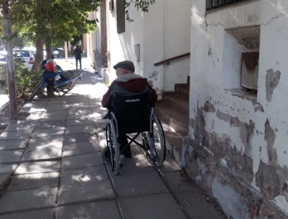 Conmueven las barreras arquitectónicas y abundan ejemplos de inaccesibilidad
