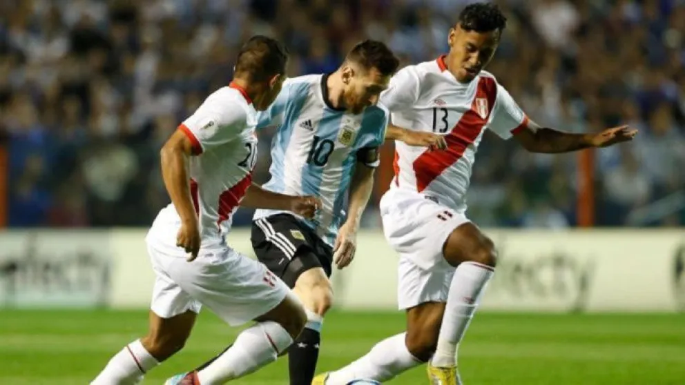 Argentina vs Perú esta noche: hora, tv y formaciones