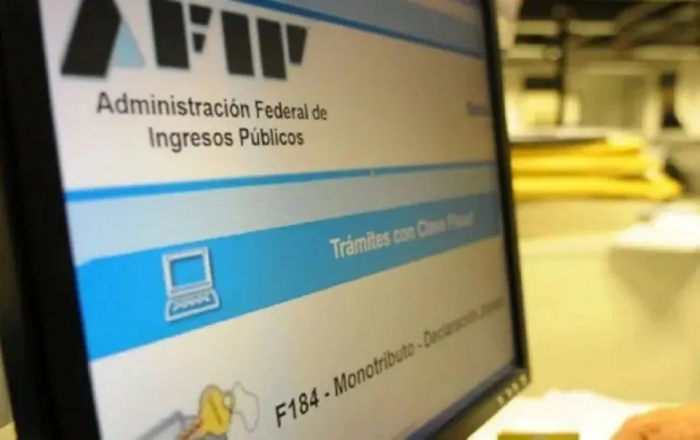 AFIP: Cuándo devolverán a los monotributistas el 35% del impuesto cobrado al dólar ahorro 