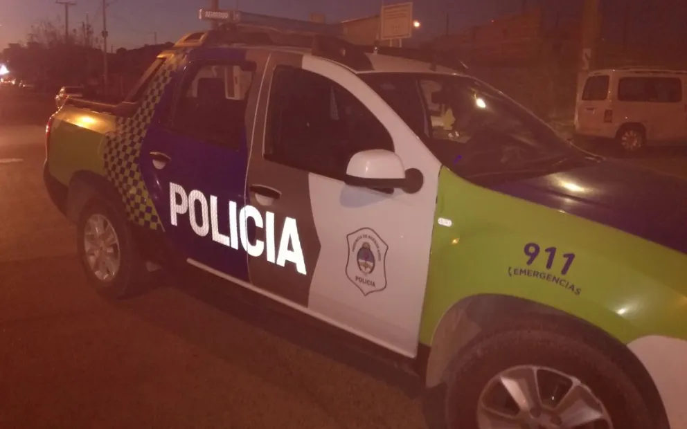 El personal de Policía Comunal concurrió al barrio y busca dar con el autor del hecho. 