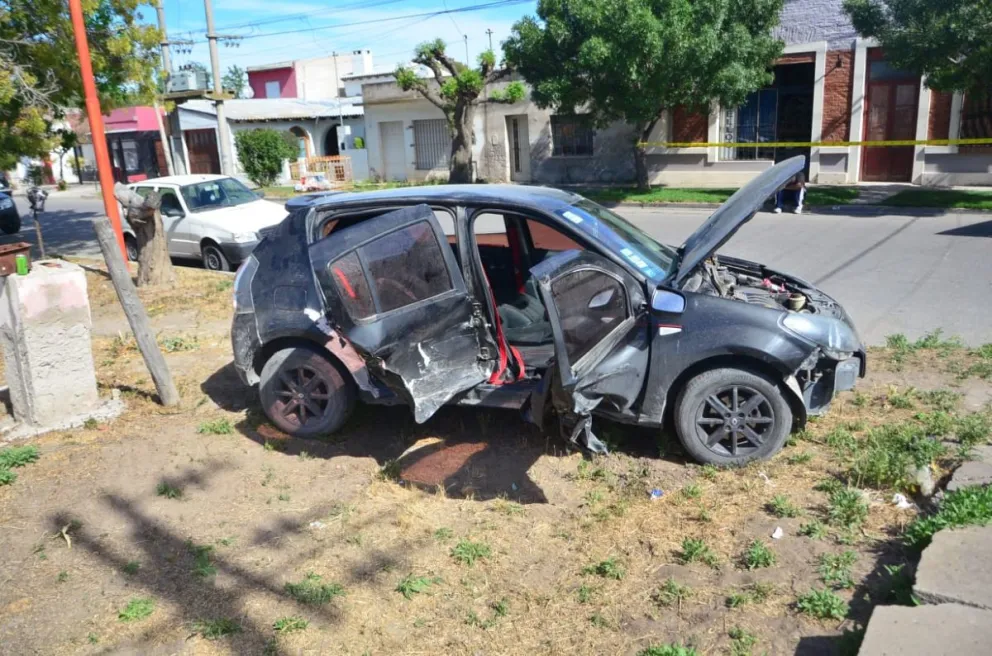 Tremendo choque en Patagones: una joven quedó atrapada en su auto