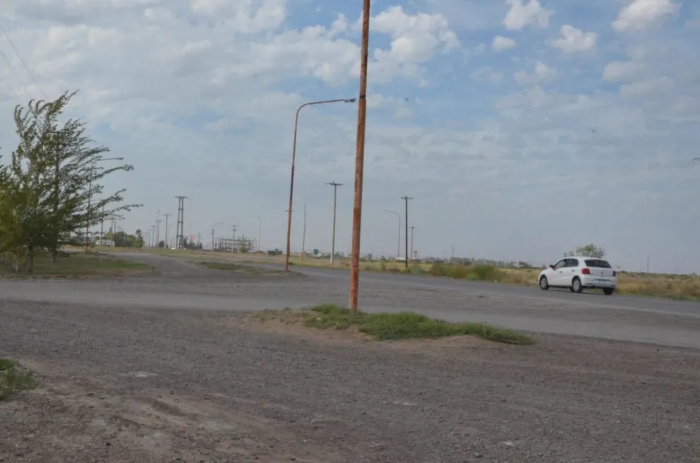 Atacó a un joven con un cuchillo para robarle la moto: está grave