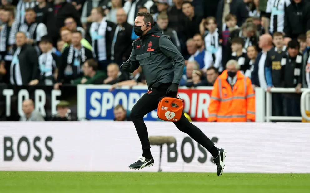  Premier League: Un hincha infartado fue reanimado gracias a un desfibrilador