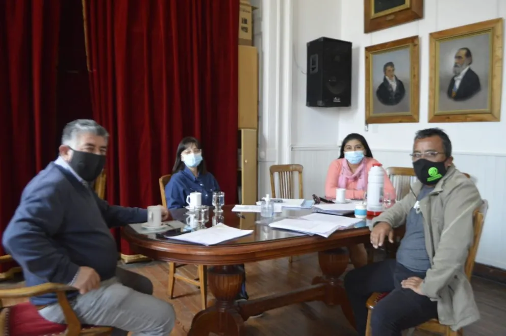 Gremios y autoridades del Ejecutivo continúan trabajando en el CCT para los municipales