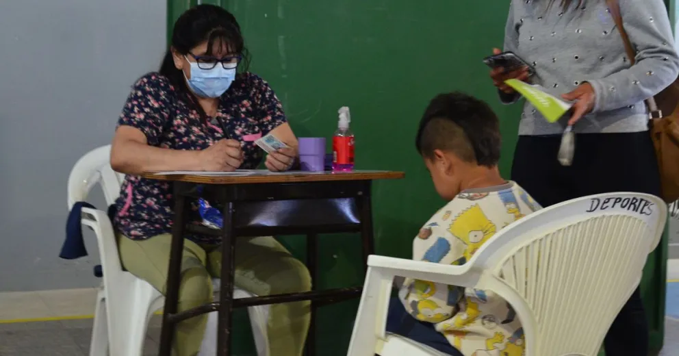  Coronavirus: llaman a vacunarse a aquellos menores que ya pasaron los 21 días desde la primera dosis 