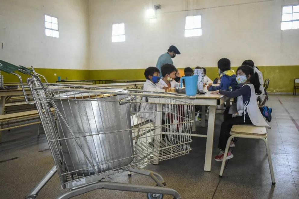 Educación visitó el comedor escolar de la Escuela 308 de Viedma