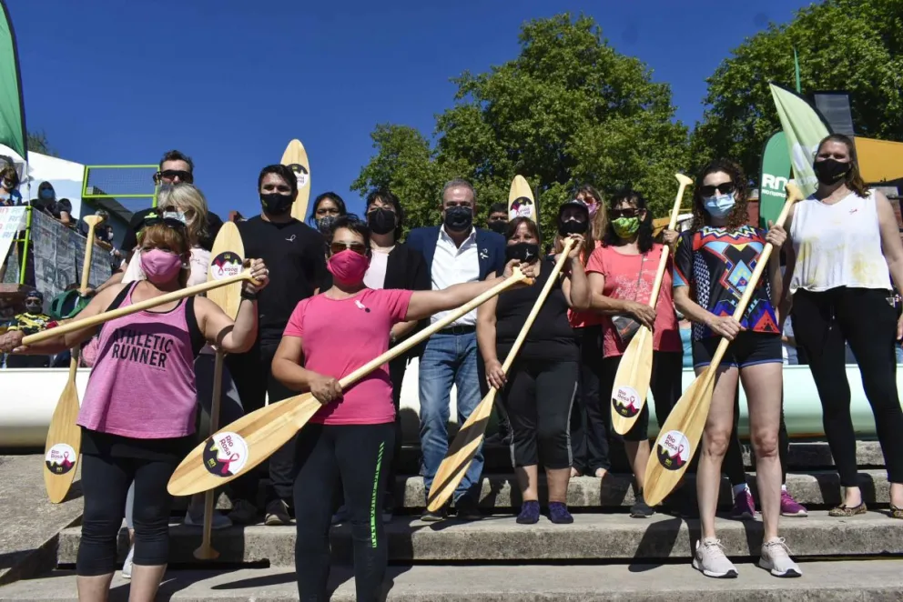 Río Rosa: el programa que propone remar contra el cáncer de mama