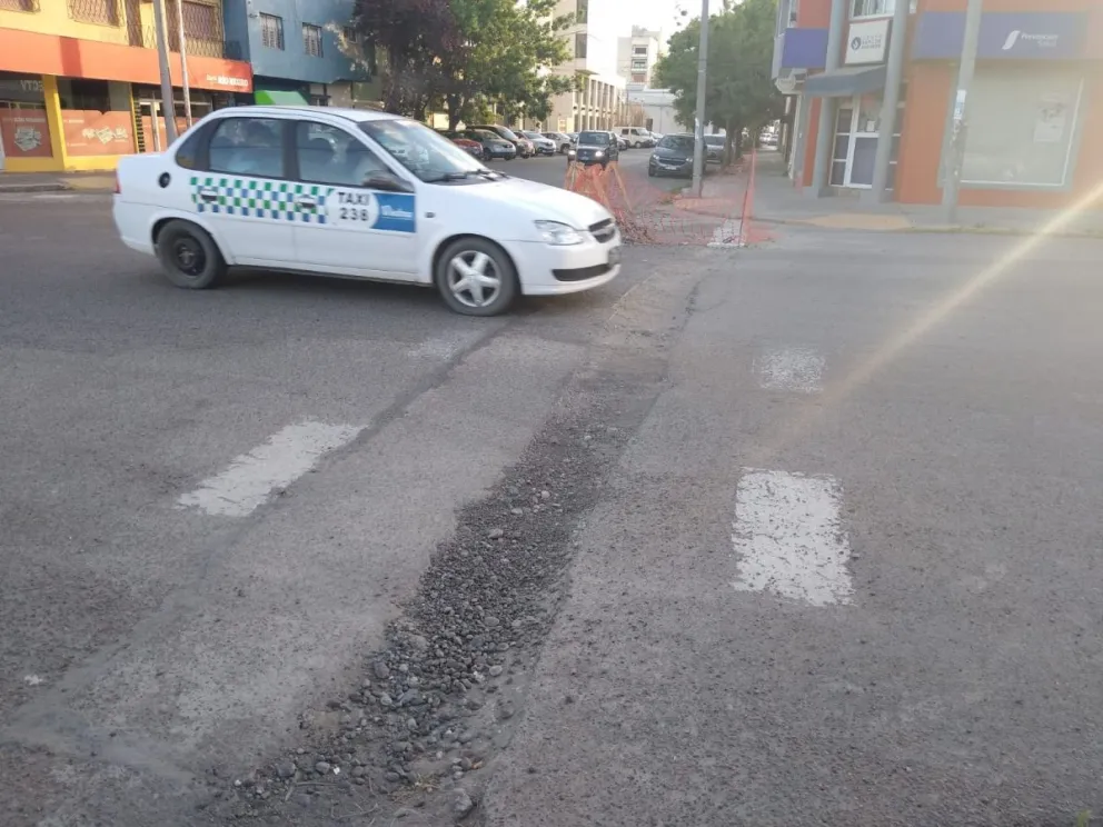 El soterramiento de la fibra óptica causa varios inconvenientes urbanos