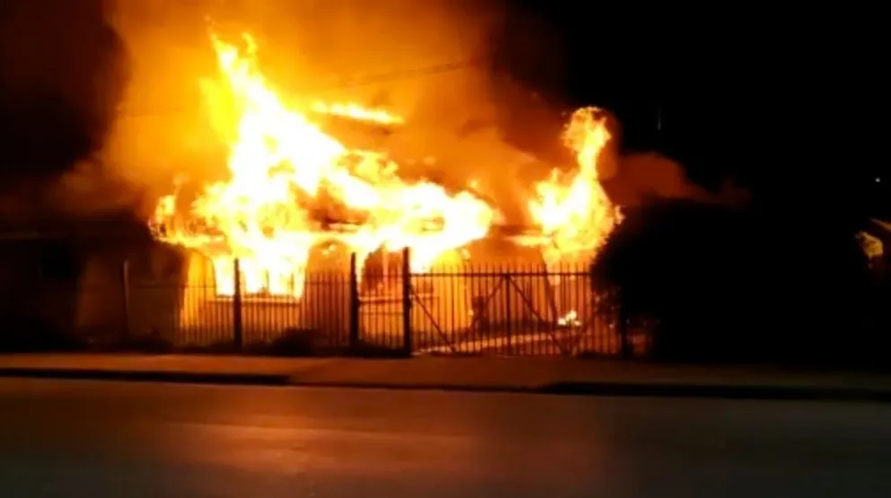 Otro ataque incendiario: Destruyeron el Club Andino en El Bolsón