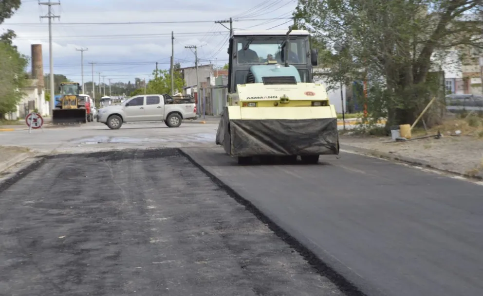Confirmaron avances en el financiamiento para obras de pavimento y compra de maquinaria. Los fondos provenientes de un crédito estarían utilizables en poco más de un mes. 
