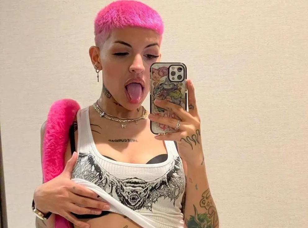 Cazzu censurada por posar en ropa interior, volvió a subir la foto y superó el millón de likes 