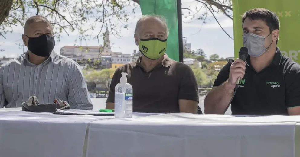 Viedma recibe a nadadores y nadadoras de aguas frías de todo