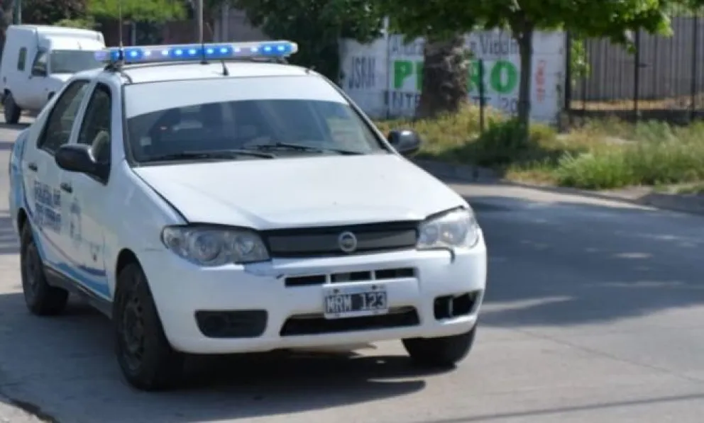 Sin rastros de los delincuentes que se llevaron un auto en violenta "entradera"