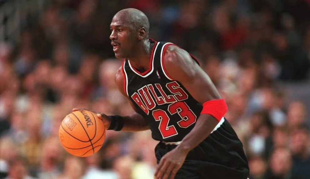 Subastaron zapatillas que Michael Jordan usó en la NBA: ¿cuánto pagaron?