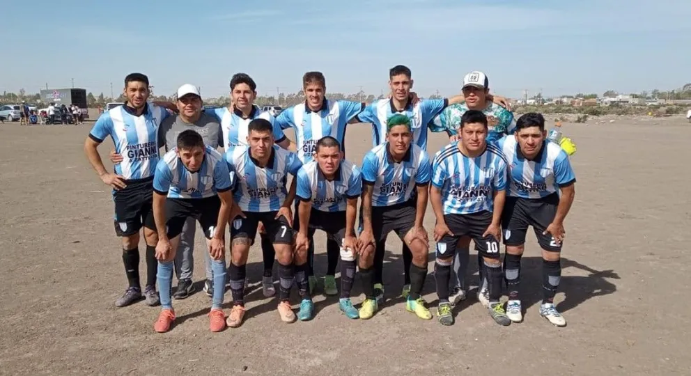 La liga de fútbol barrial de Viedma tuvo más emociones que la Primera División