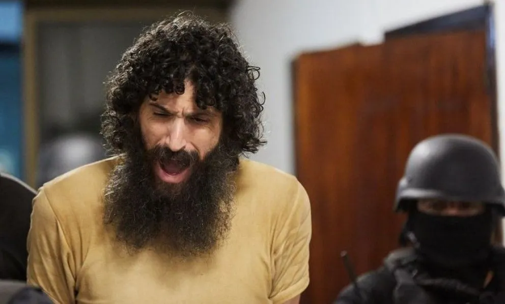 Juicio al "hombre gato" en Mendoza: lo sacaron de la sala porque no dejaba de "maullar"