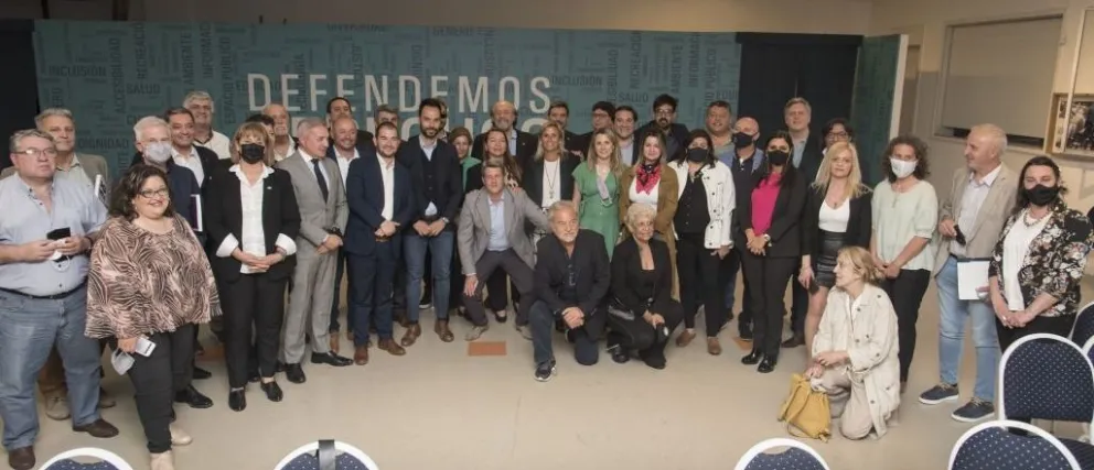 Tras las críticas, Cader fue designada revisora de cuentas
