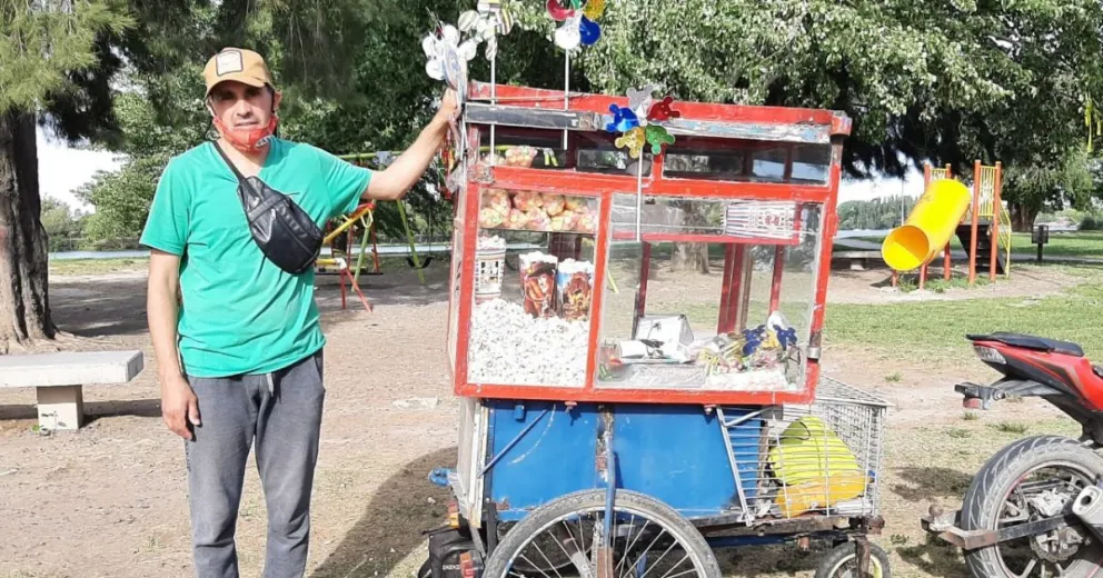 El pochoclero más querido por los niños: trabaja de sol a sol por unos pesos