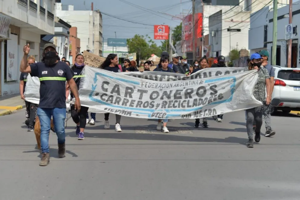 Cartoneros y recicladores coparon las calles de la ciudad: exigen una ley de envases con inclusión social