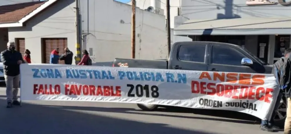 En su marcha ante la ANSES recordaron a los 27 fallecidos que no pudieron cobrar 