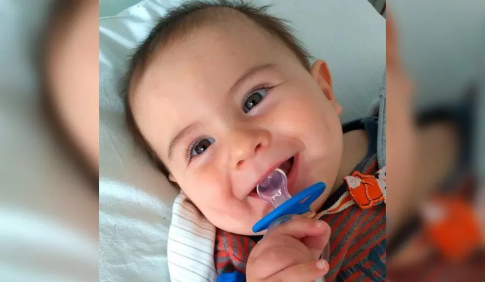 Un bebé de 8 meses necesita el medicamento más caro del mundo y sus padres piden ayuda