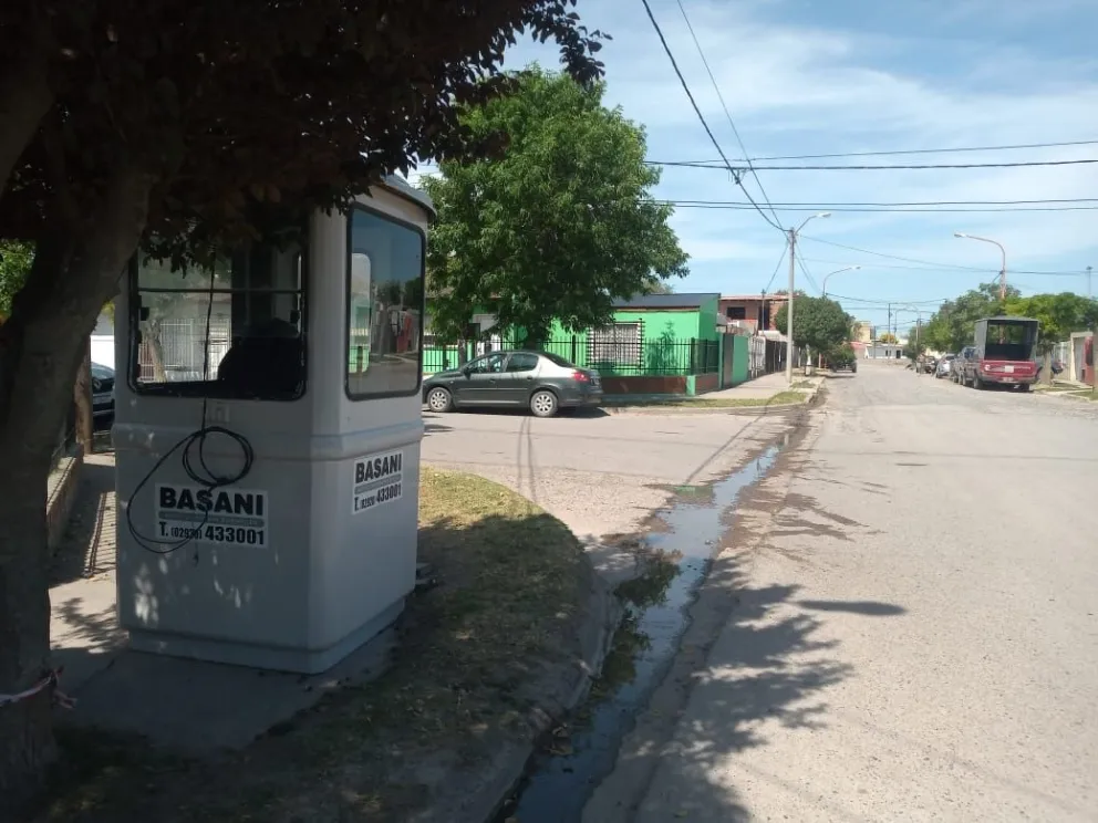 Instalaron una cabina policial en una esquina de Viedma: ahora todos los vecinos piden una