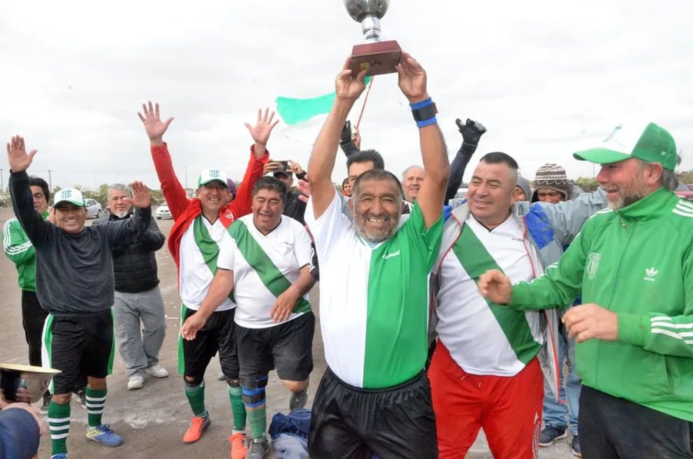 Los veteranos de Santa Clara gritaron campeón