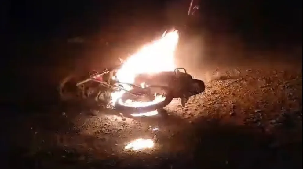 Video: fue a tirotear a vecinos del Lavalle, le dieron una paliza y le quemaron la moto