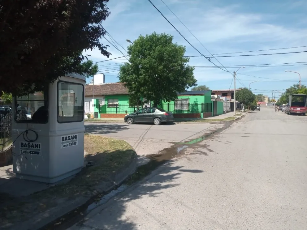 Controversia con la garita policial: el oficial de guardia ahora no puede moverse