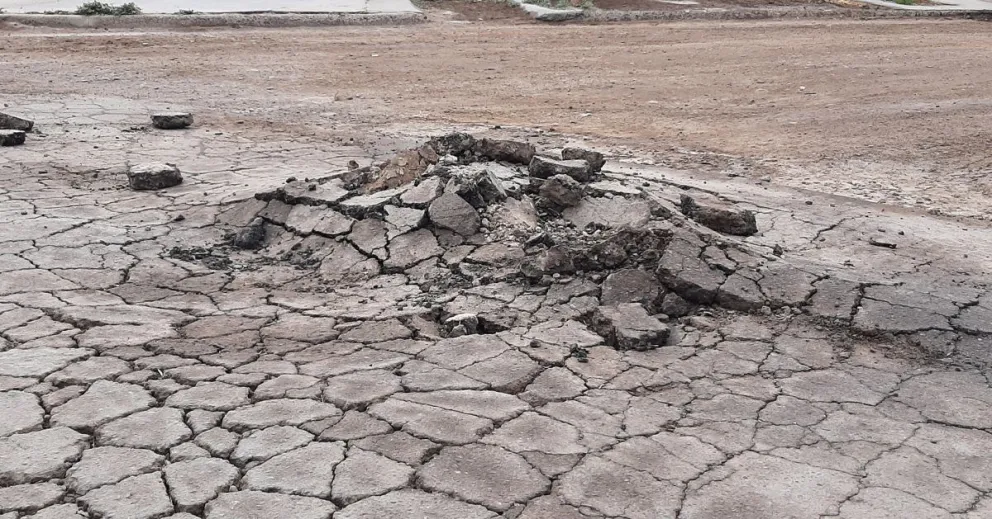 Video: Taparon con brea a la "montaña rebelde" de Winter