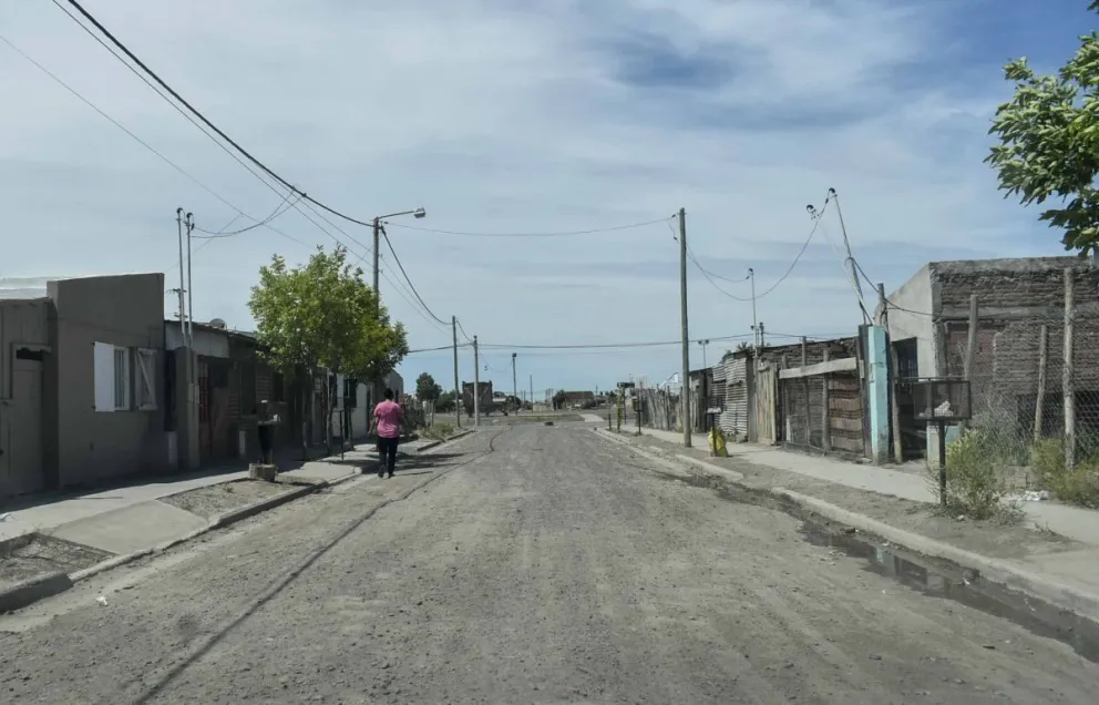 Denuncian que hay gusanos en el agua del barrio Lavalle