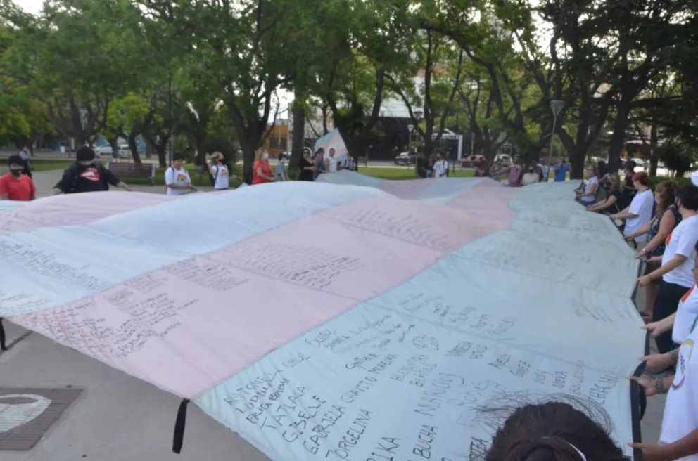 "Banderazo por la Memoria Trans" por más reivindicaciones y justicia