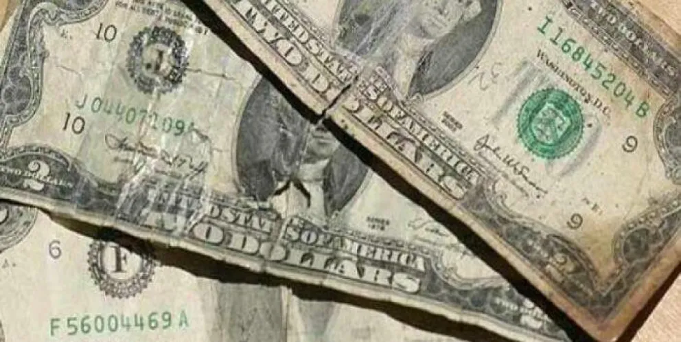 Qué hacer con los dólares rotos o manchados y dónde cambiarlos
