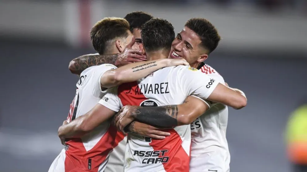 Con un Julián Álvarez imparable, River goleó 5 a 0 a Patronato y es más puntero que nunca 