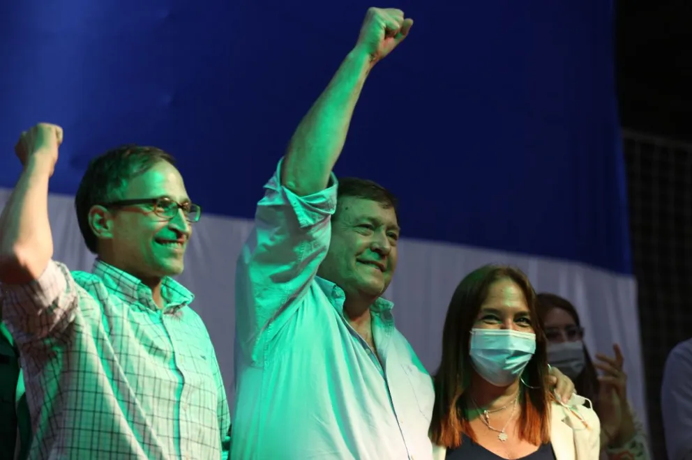 Encuestas: el oficialismo se despega y el FDT entraría segundo