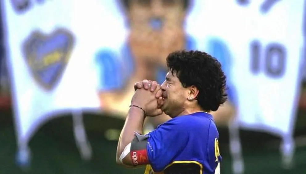 A 20 años de "la pelota no se mancha": La despedida de Maradona del fútbol profesional
