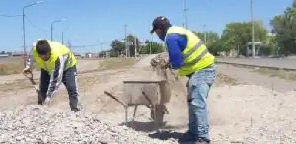 Siguen las obras en el Parque Giachino: en este etapa están construyendo las veredas 