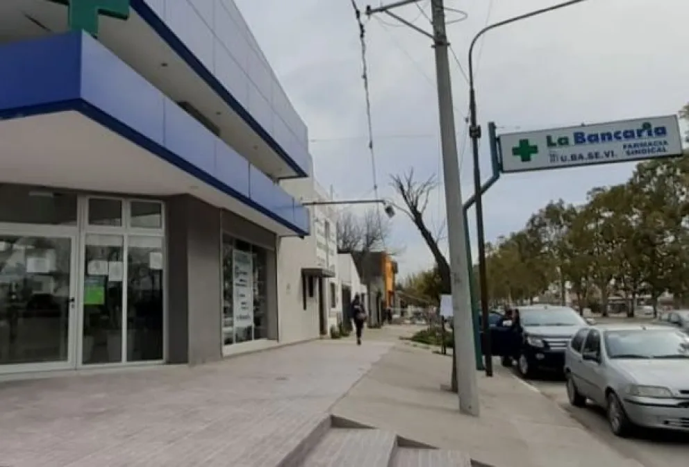 Un hombre-reptil entró por un ventiluz a la farmacia bancaria y se llevó unos $ 20.000