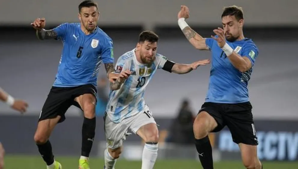 Hoy Argentina enfrenta a Uruguay: ¿a qué hora y por dónde ver el partido?