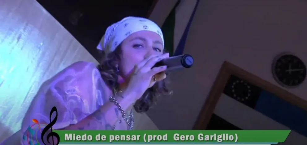 Estrella de la Voz Bypers se subió al escenario de la Legislatura