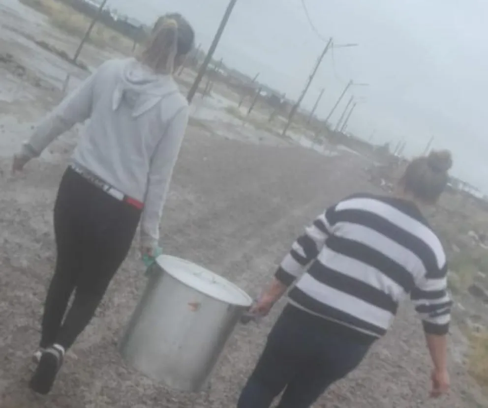 La lluvia no impidió la apuesta doble de solidaridad, y las viandas llegaron a domicilio 