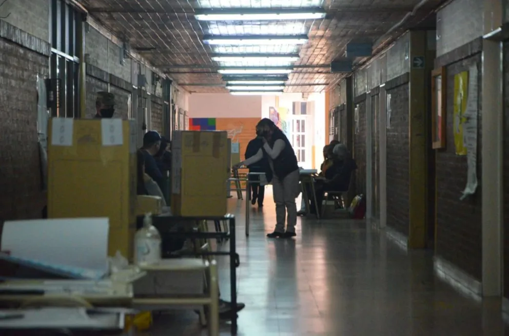 Se vota con normalidad en las escuelas de Viedma
