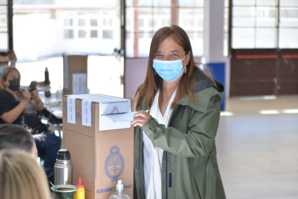 Votó Ibero y se mostró expectante con una masiva participación en las urnas