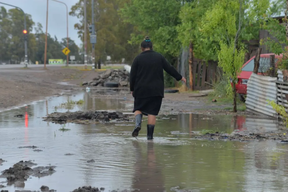 Asisten a más familias que sufrieron las consecuencias del temporal de lluvia 