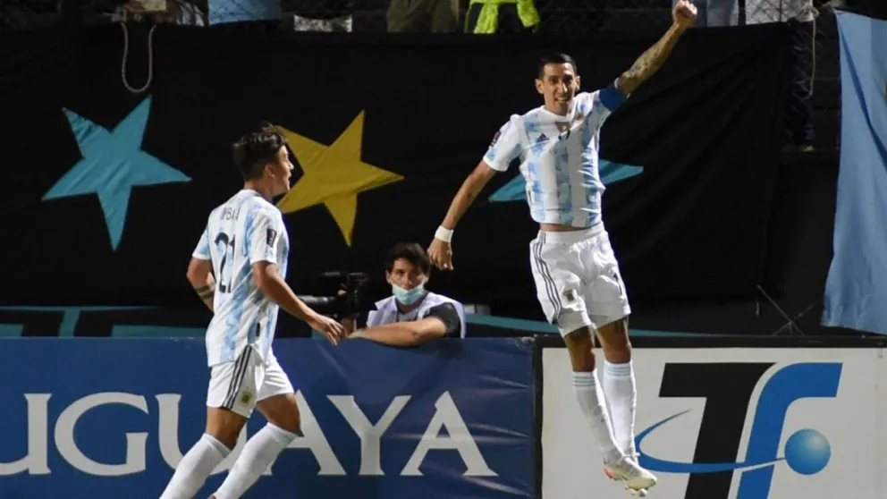 Le taparon la boca: Un relator uruguayo insultó a Di María y Dybala antes del gol argentino