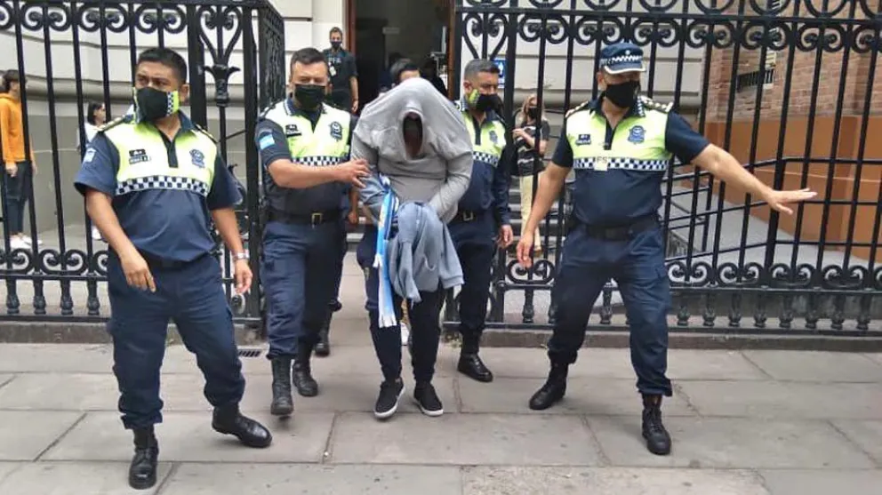 Elecciones 2021: Fue a votar, tenía pedido de captura por dos causas penales y terminó detenido 