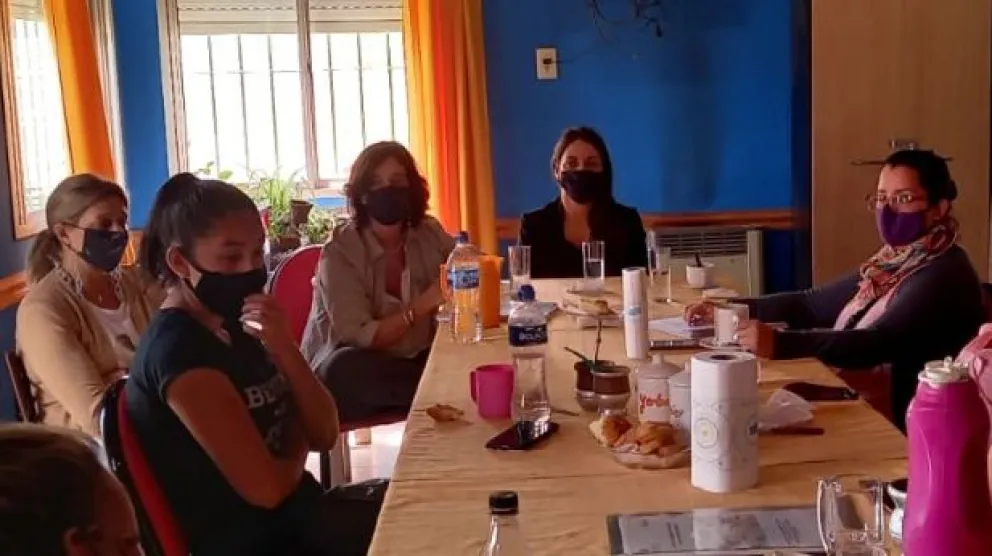 Salen a la luz las urgencias de jóvenes madres en Viedma