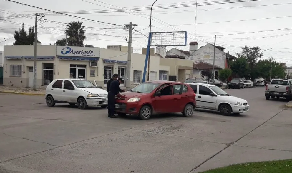 Nuevo accidente de tránsito en calle Zatti, esta vez en la intersección con Alberdi